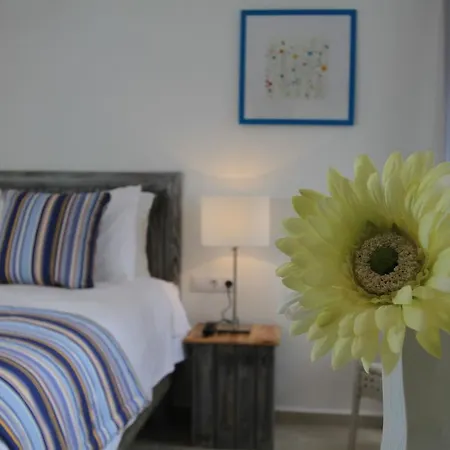 Big Blue Hotel 2*